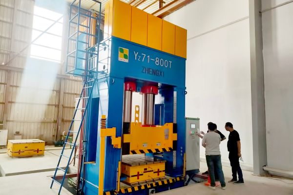 เครื่องอัดไฮดรอลิก 800T