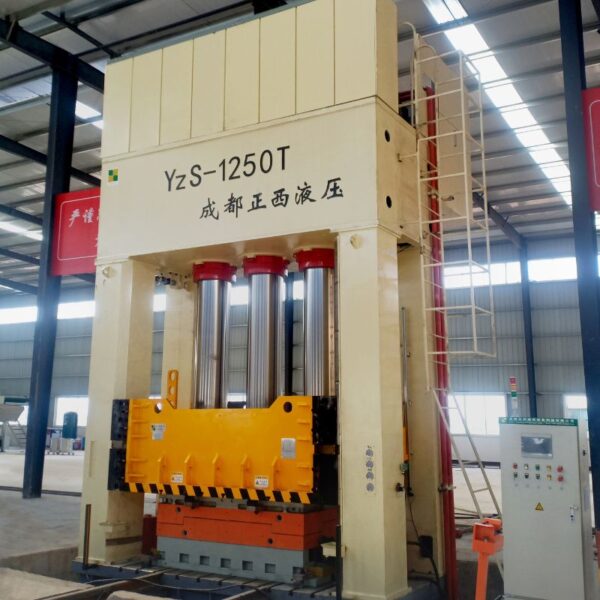 เครื่องขึ้นรูปเปลือกแบตเตอรี่รถยนต์ 1250T
