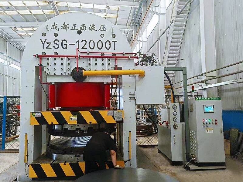 เครื่องตีขึ้นรูปเย็น 12000T